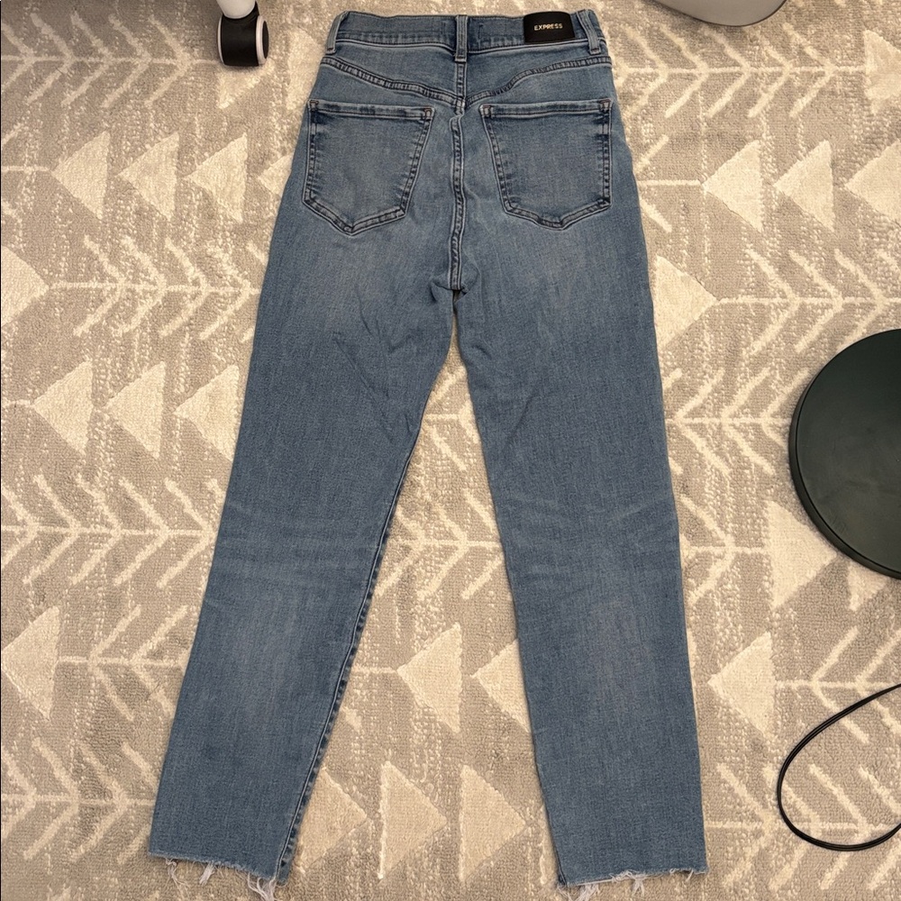 Express Mom Jean Super High Rise - Picture 3 of 4